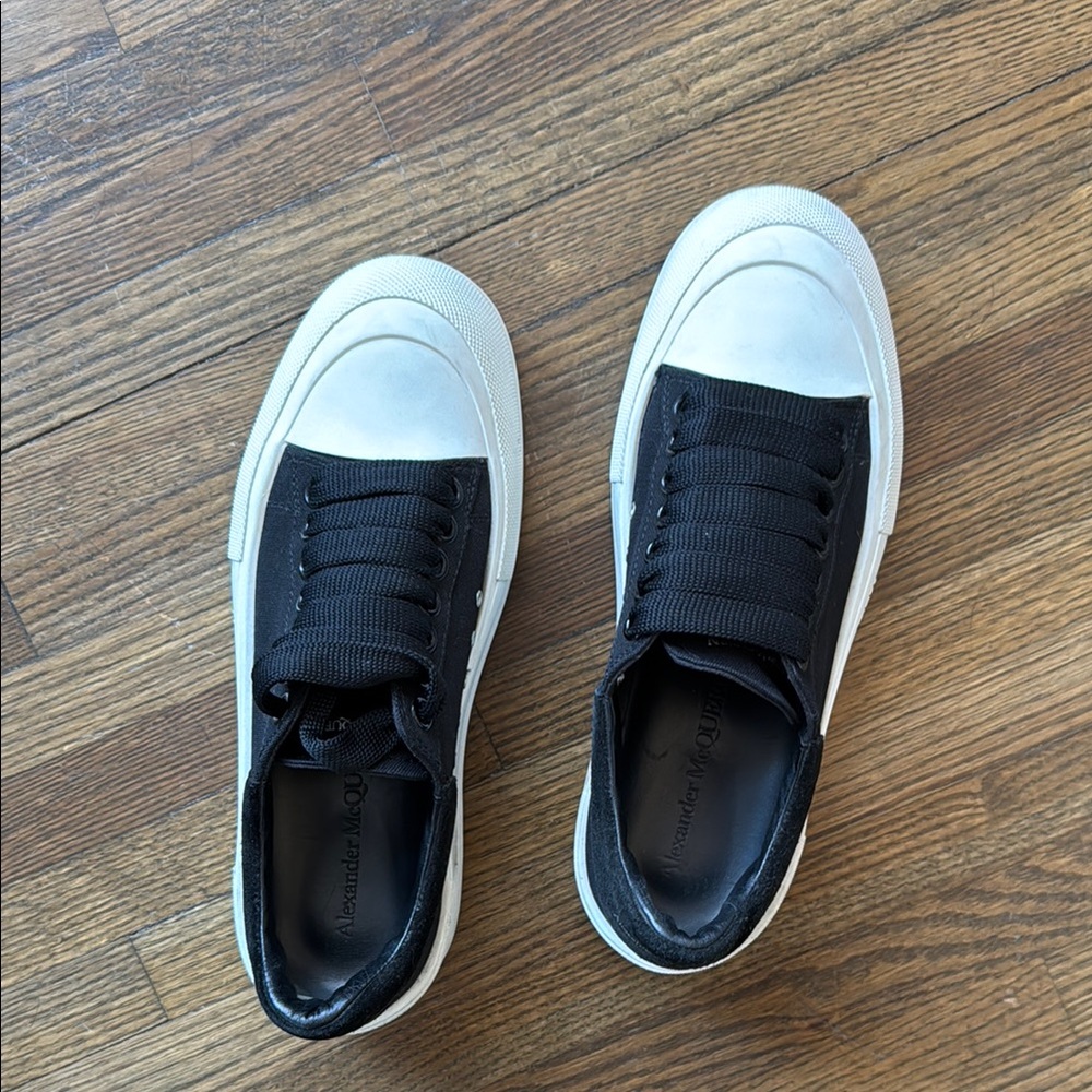Alexander McQueen Men's Black and White Sneakers